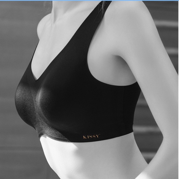 Comfy wireless and seamless bra and panty set. - Picture 8 of 11